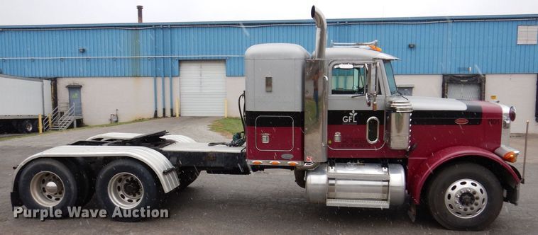 image for item JL9775 2003 Peterbilt 379  semi truck