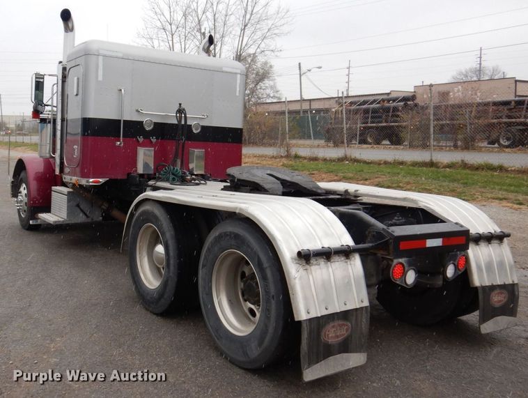 image for item JL9775 2003 Peterbilt 379  semi truck