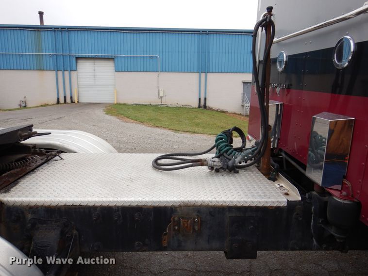 image for item JL9775 2003 Peterbilt 379  semi truck