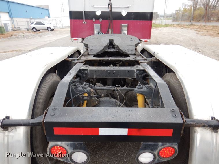 image for item JL9775 2003 Peterbilt 379  semi truck