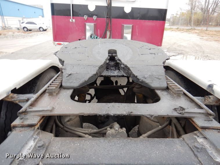 image for item JL9775 2003 Peterbilt 379  semi truck