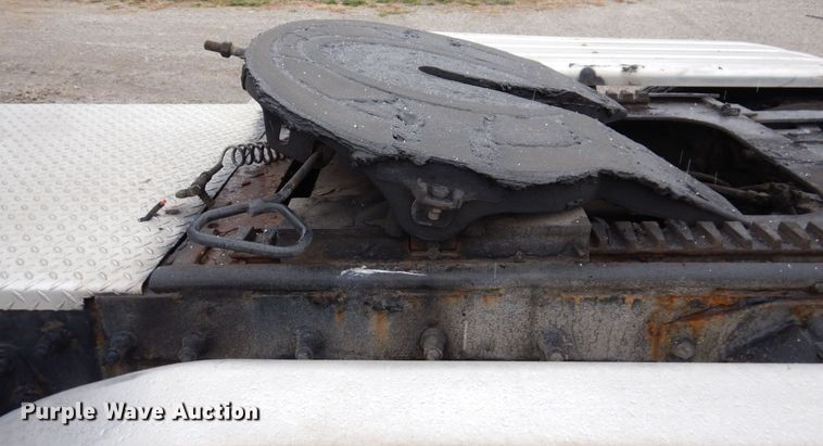 image for item JL9775 2003 Peterbilt 379  semi truck