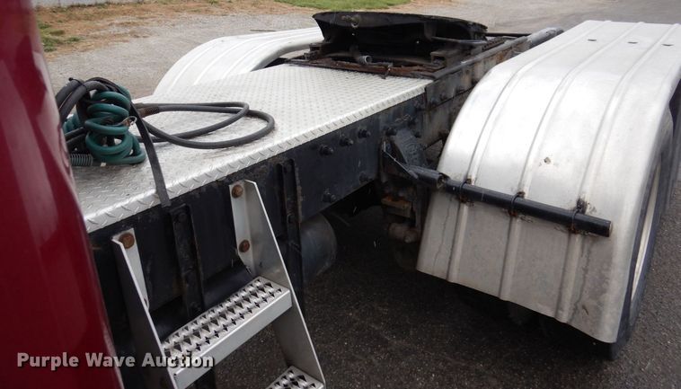 image for item JL9775 2003 Peterbilt 379  semi truck