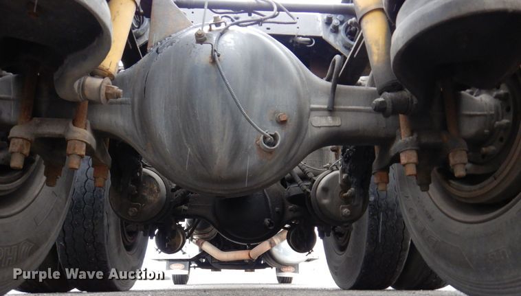 image for item JL9775 2003 Peterbilt 379  semi truck