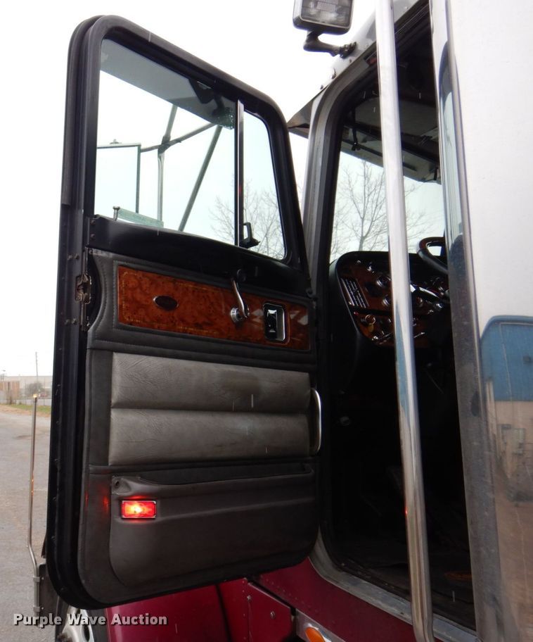 image for item JL9775 2003 Peterbilt 379  semi truck