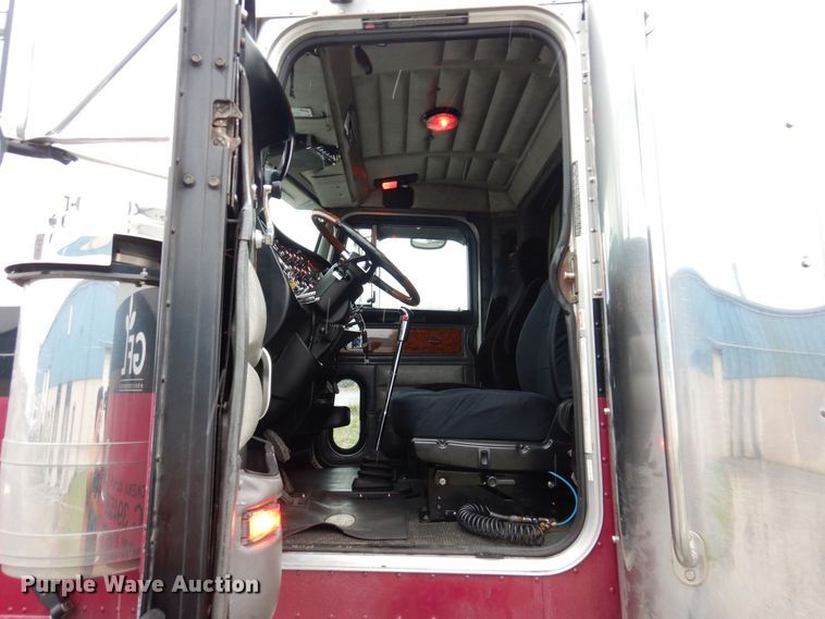 image for item JL9775 2003 Peterbilt 379  semi truck