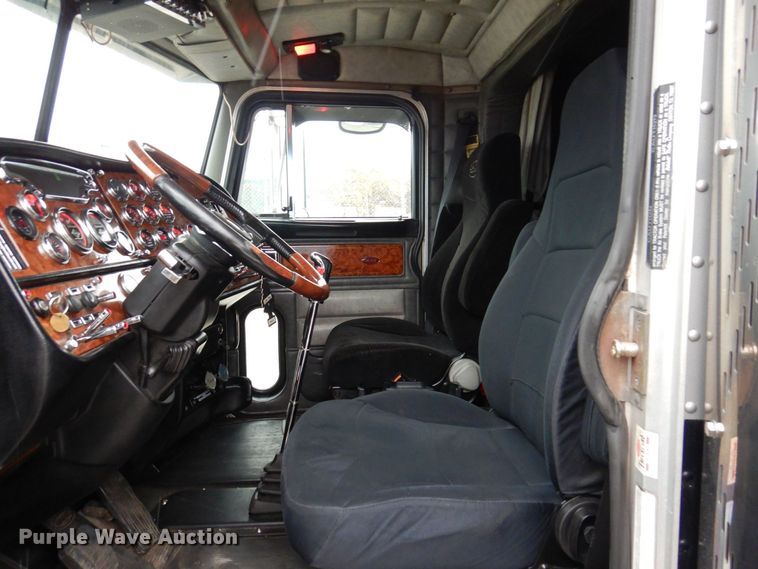 image for item JL9775 2003 Peterbilt 379  semi truck