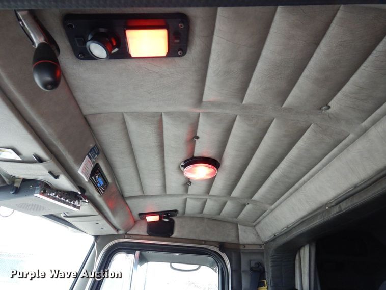 image for item JL9775 2003 Peterbilt 379  semi truck