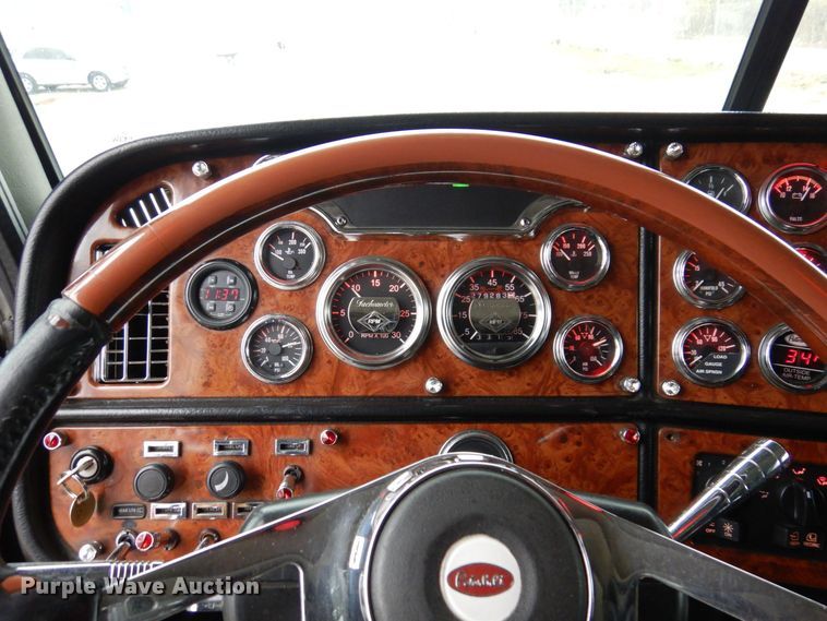 image for item JL9775 2003 Peterbilt 379  semi truck