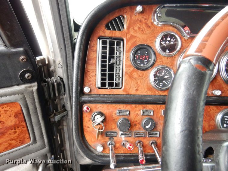 image for item JL9775 2003 Peterbilt 379  semi truck