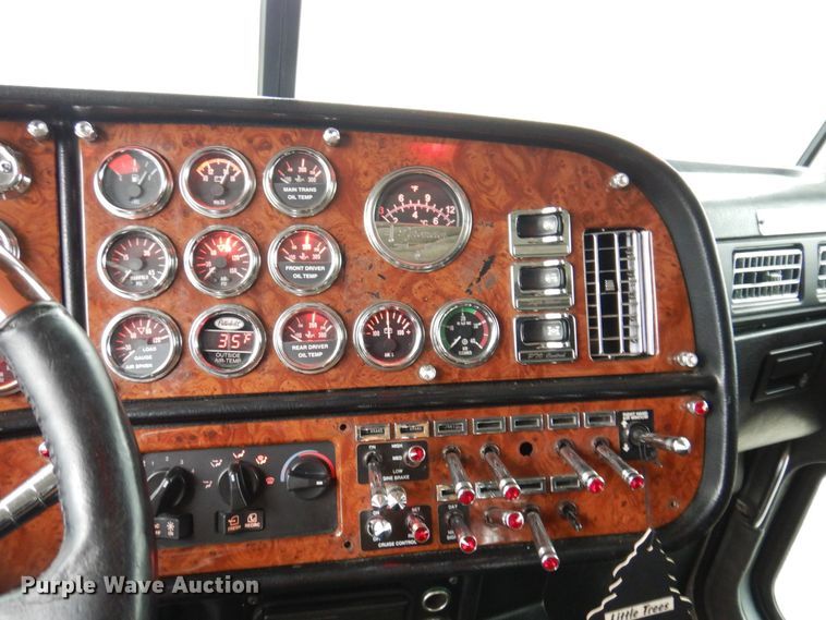 image for item JL9775 2003 Peterbilt 379  semi truck