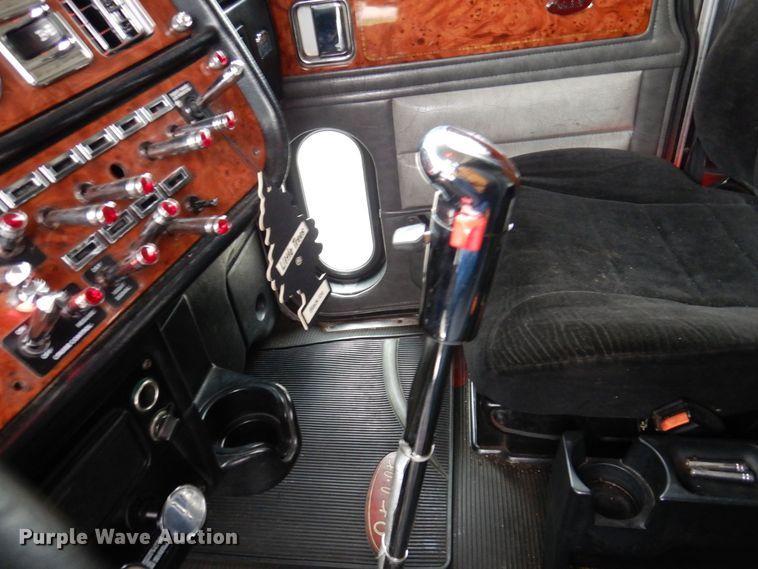 image for item JL9775 2003 Peterbilt 379  semi truck