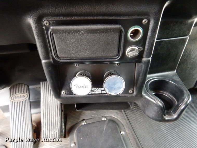 image for item JL9775 2003 Peterbilt 379  semi truck