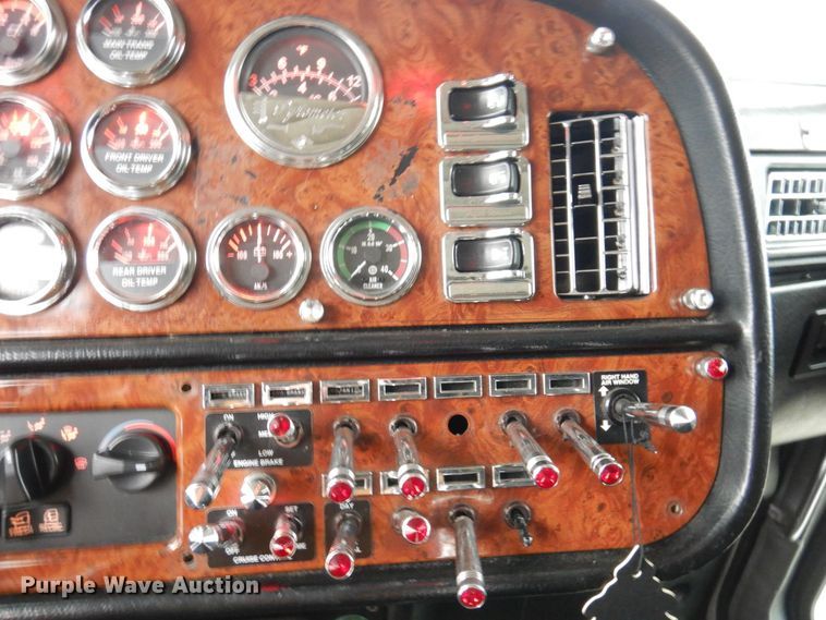 image for item JL9775 2003 Peterbilt 379  semi truck