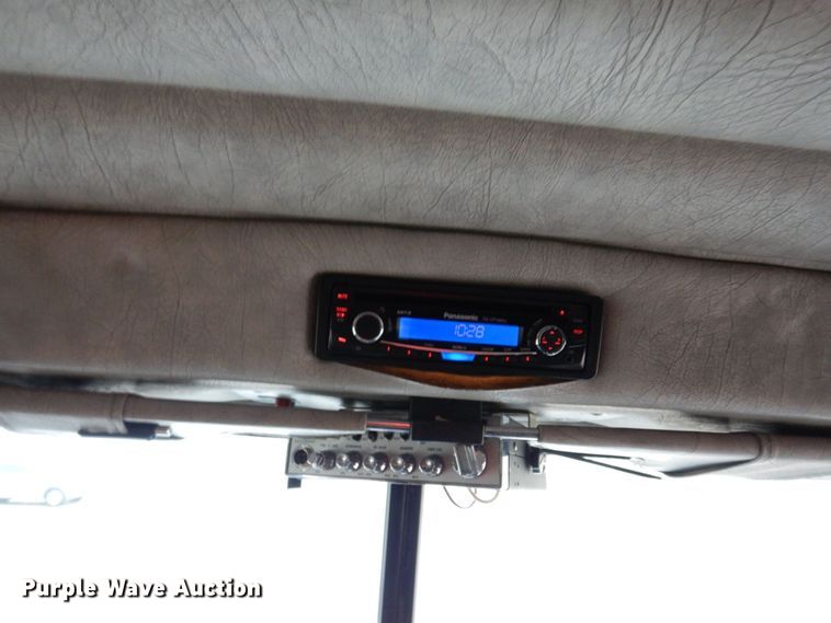 image for item JL9775 2003 Peterbilt 379  semi truck