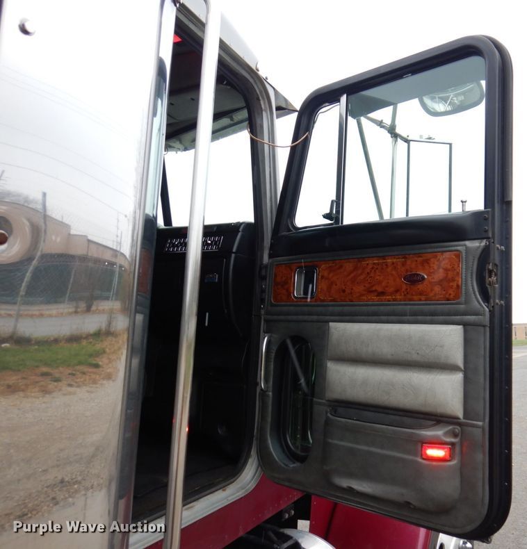 image for item JL9775 2003 Peterbilt 379  semi truck