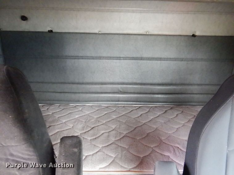 image for item JL9775 2003 Peterbilt 379  semi truck