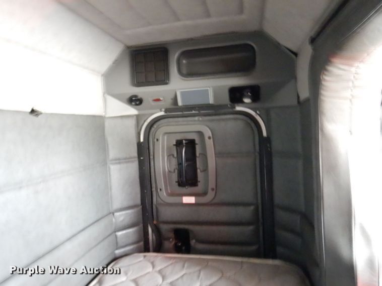 image for item JL9775 2003 Peterbilt 379  semi truck