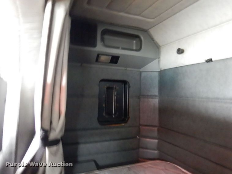 image for item JL9775 2003 Peterbilt 379  semi truck