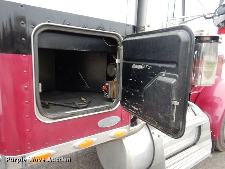 image for item JL9775 2003 Peterbilt 379  semi truck