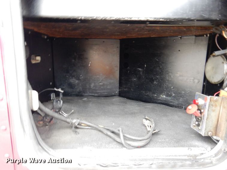 image for item JL9775 2003 Peterbilt 379  semi truck