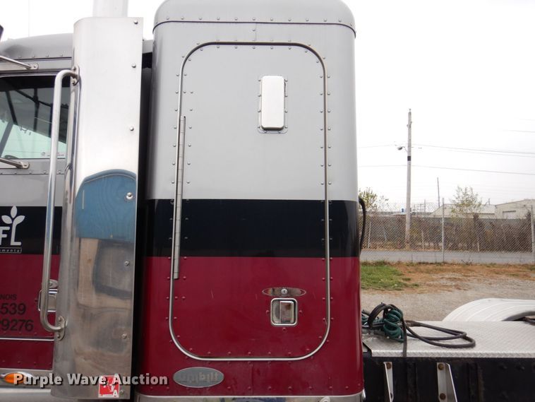 image for item JL9775 2003 Peterbilt 379  semi truck