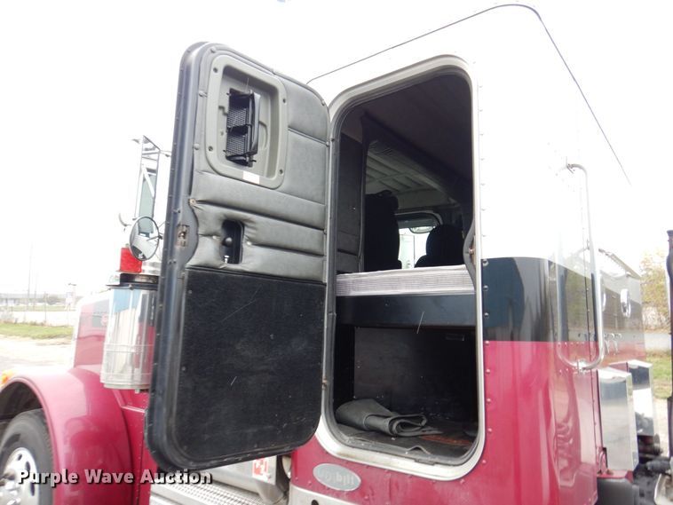 image for item JL9775 2003 Peterbilt 379  semi truck