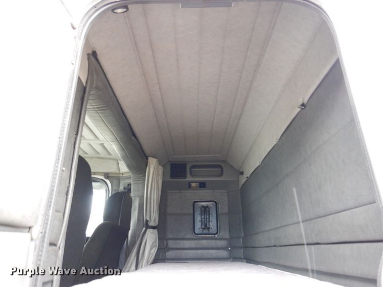 image for item JL9775 2003 Peterbilt 379  semi truck