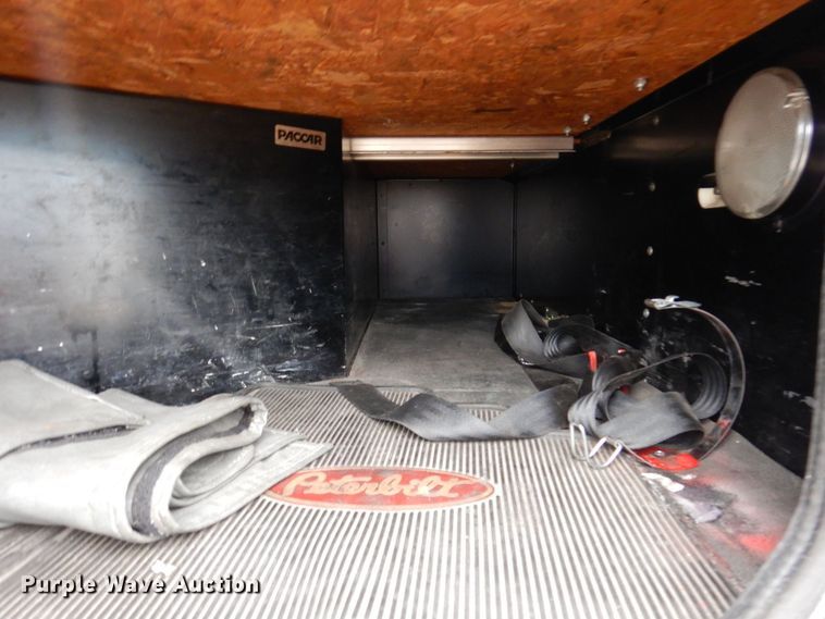 image for item JL9775 2003 Peterbilt 379  semi truck