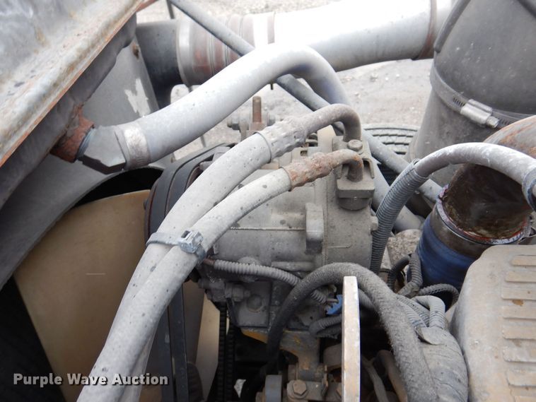 image for item JL9775 2003 Peterbilt 379  semi truck