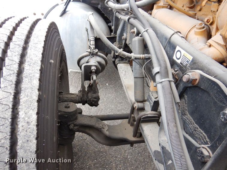 image for item JL9775 2003 Peterbilt 379  semi truck