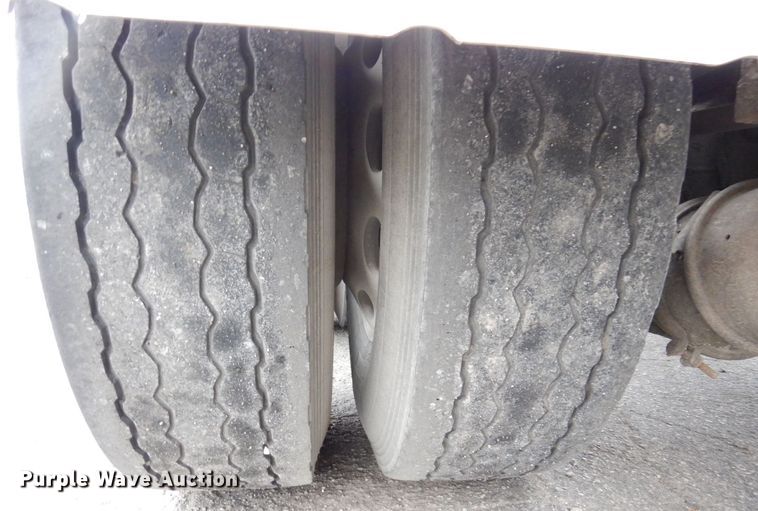 image for item JL9775 2003 Peterbilt 379  semi truck