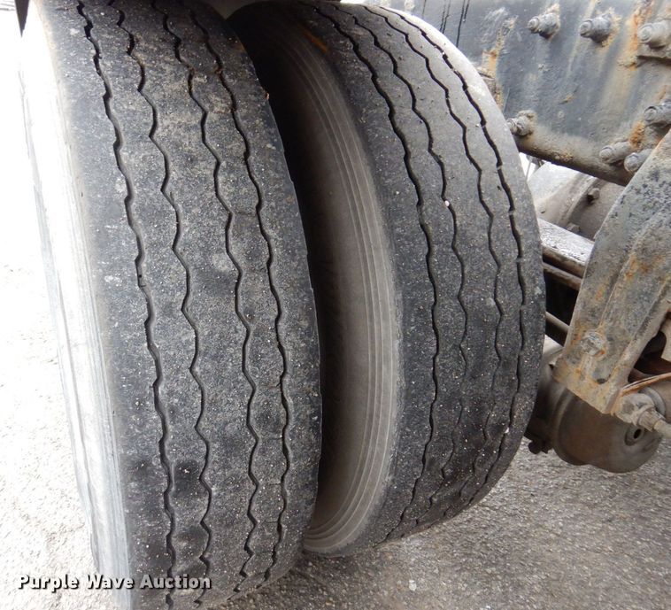 image for item JL9775 2003 Peterbilt 379  semi truck