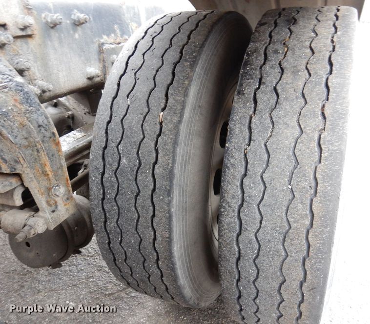 image for item JL9775 2003 Peterbilt 379  semi truck