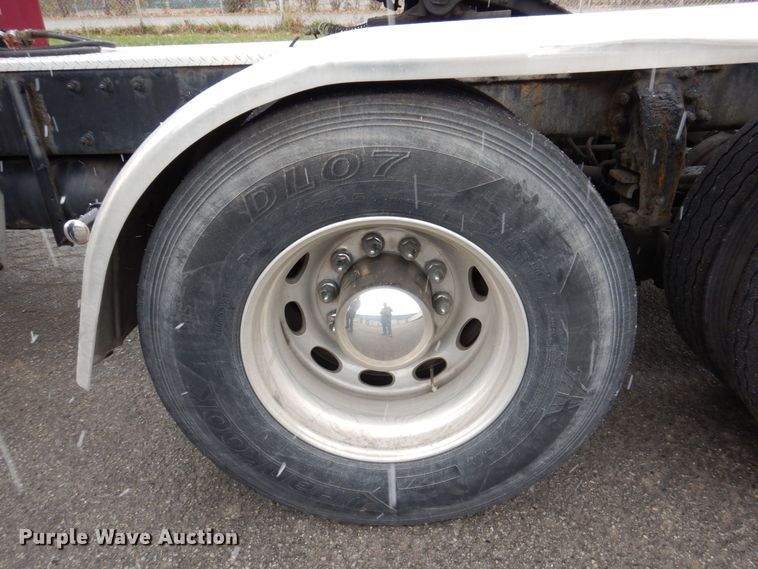 image for item JL9775 2003 Peterbilt 379  semi truck