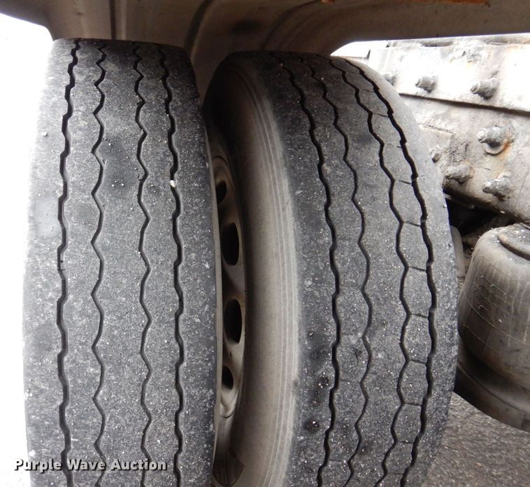 image for item JL9775 2003 Peterbilt 379  semi truck