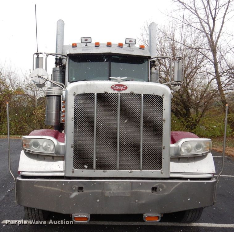 image for item JL9776 2008 Peterbilt 388  semi truck