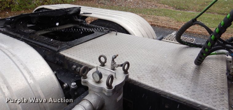 image for item JL9776 2008 Peterbilt 388  semi truck