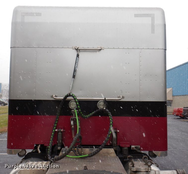 image for item JL9776 2008 Peterbilt 388  semi truck