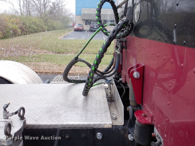 image for item JL9776 2008 Peterbilt 388  semi truck