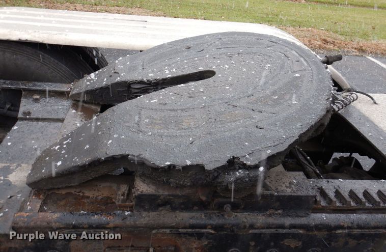 image for item JL9776 2008 Peterbilt 388  semi truck