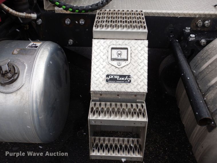 image for item JL9776 2008 Peterbilt 388  semi truck