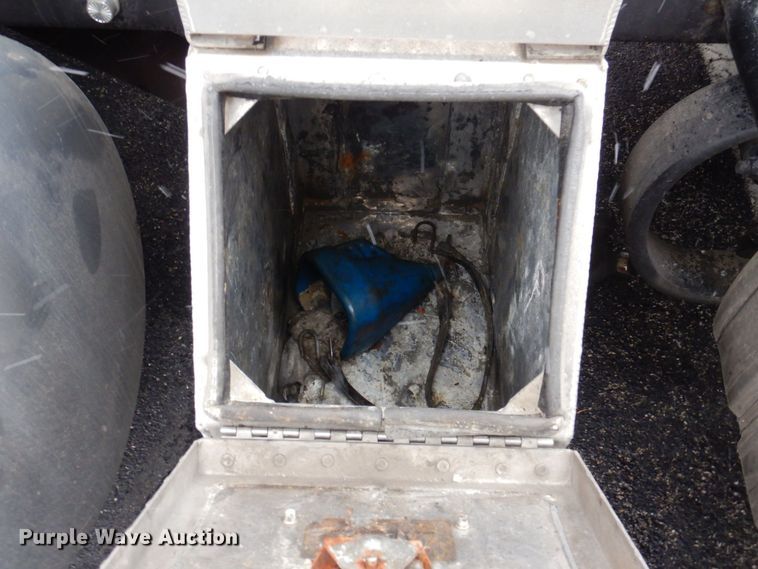 image for item JL9776 2008 Peterbilt 388  semi truck