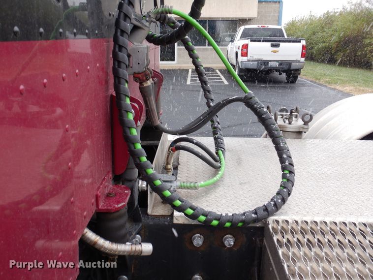 image for item JL9776 2008 Peterbilt 388  semi truck