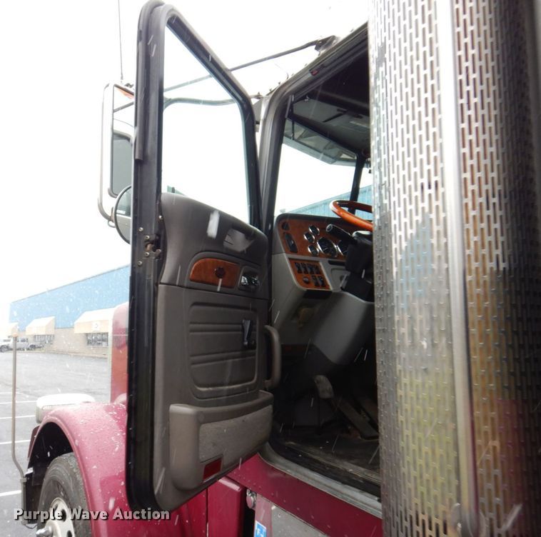 image for item JL9776 2008 Peterbilt 388  semi truck