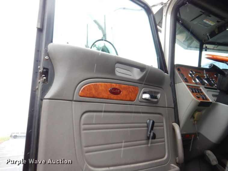 image for item JL9776 2008 Peterbilt 388  semi truck