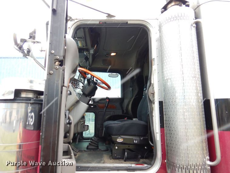 image for item JL9776 2008 Peterbilt 388  semi truck