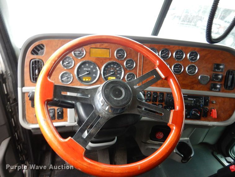 image for item JL9776 2008 Peterbilt 388  semi truck