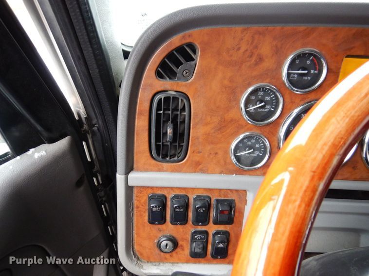 image for item JL9776 2008 Peterbilt 388  semi truck