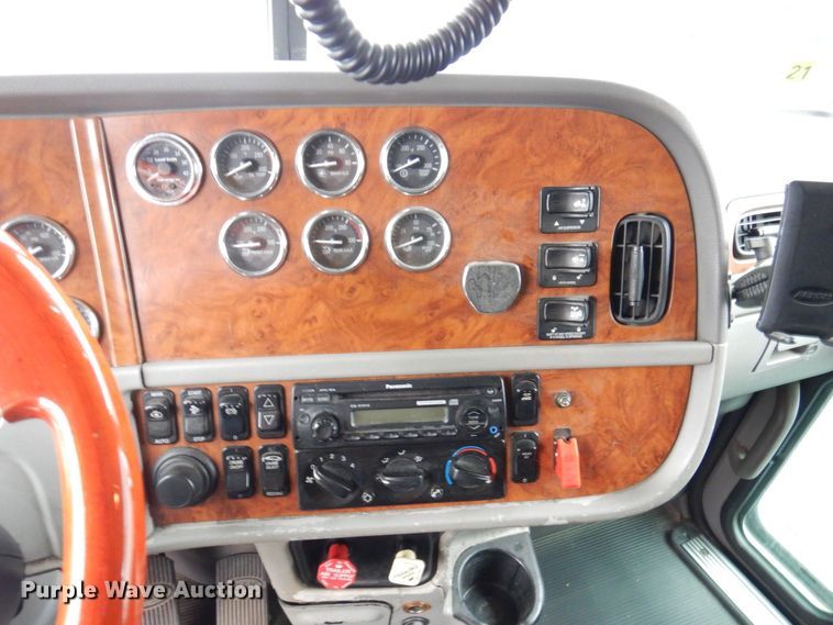 image for item JL9776 2008 Peterbilt 388  semi truck